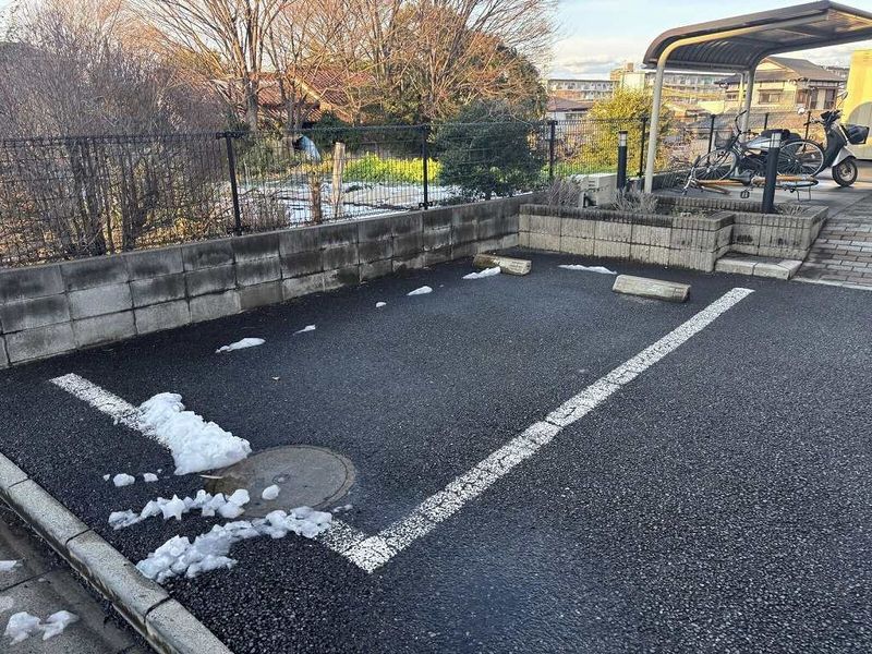 レオパレス希望の丘 駐車場