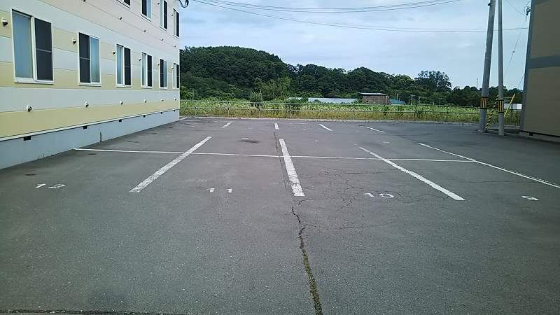 レオパレスひまわりⅡ 駐車場