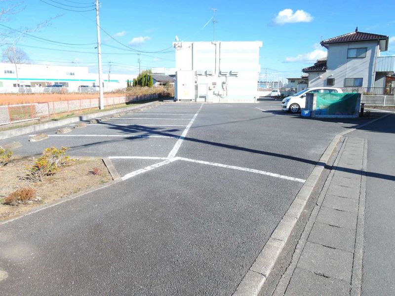 レオパレスハピネス 駐車場