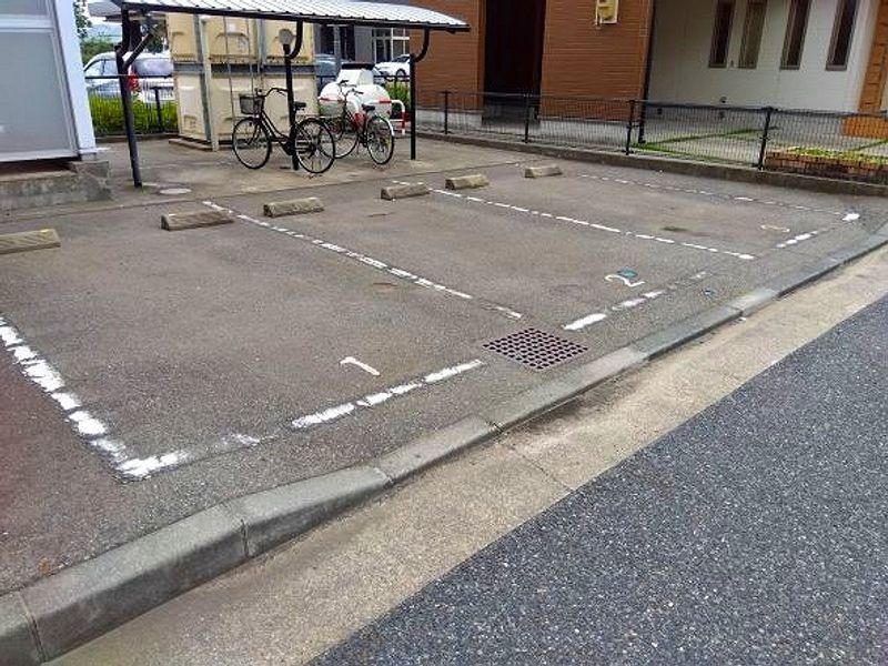 レオパレス駅南Ｗｉｎｇ 駐車場