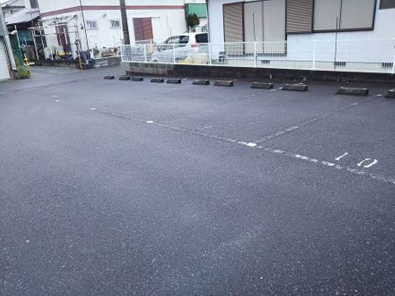 レオパレス牛島 駐車場
