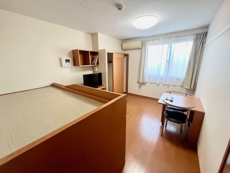 レオパレスボヌール山辺 居間
