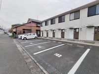 レオパレス内膳 駐車場
