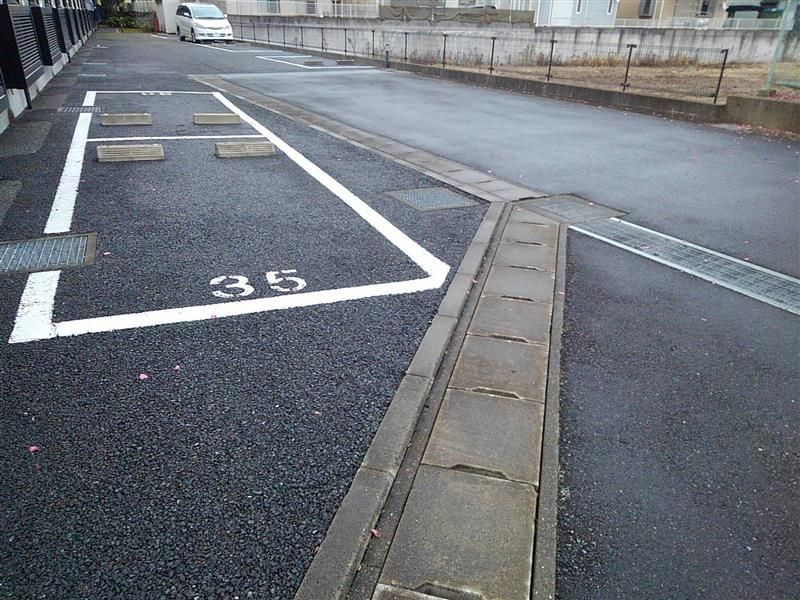 レオパレスアンダンテ 駐車場