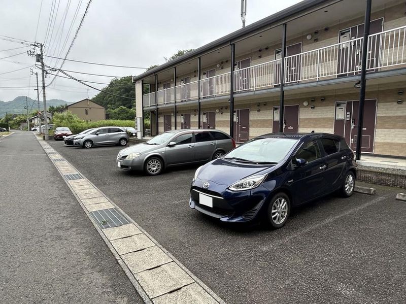 レオパレス涼風爽 駐車場
