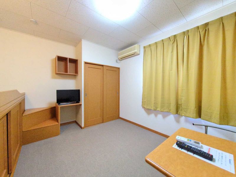 レオパレス睦 居間