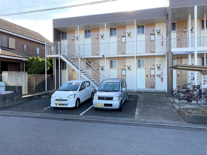 レオパレスリバーサイドコート 駐車場