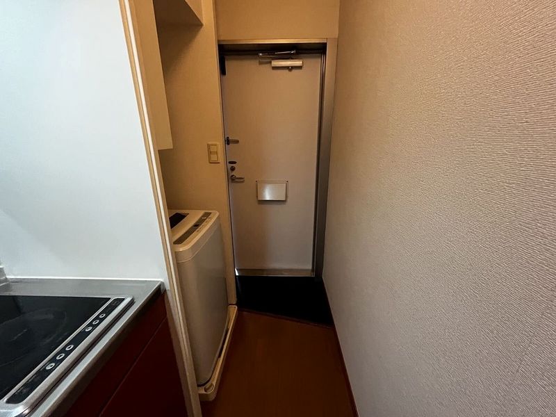 レオパレスあおい 玄関