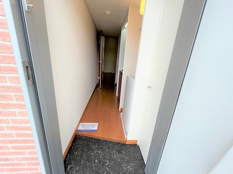 レオパレスメイクリポーズ 玄関