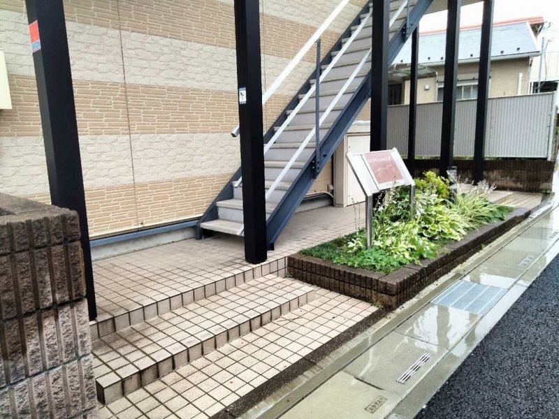 レオパレス彩東大宮 エントランス