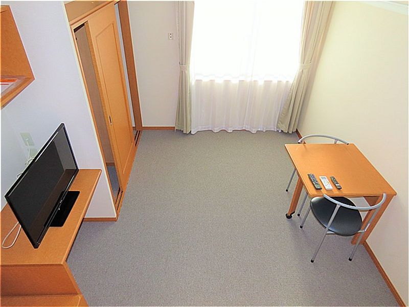 レオパレスフロイデン 居間