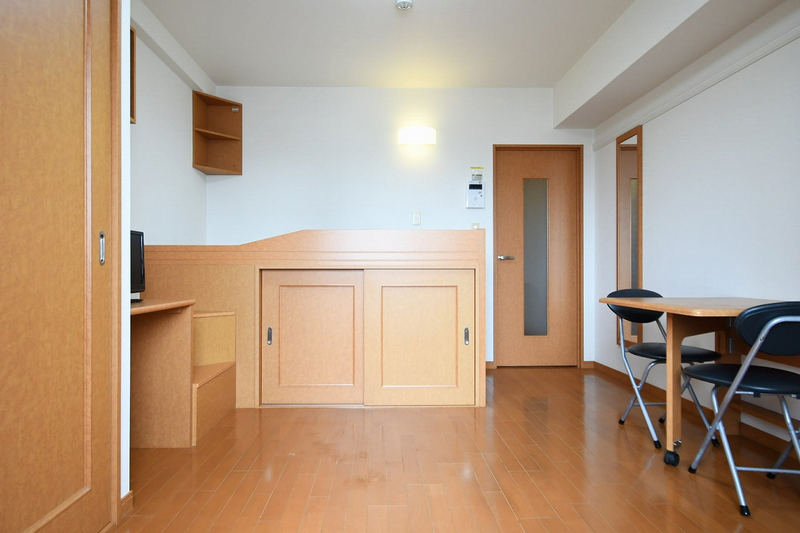 レオパレスＦｌａｔ新栄 居間