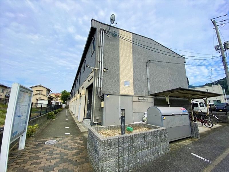 レオパレスルミエール明神 外観