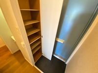 レオパレスユシェロ 玄関