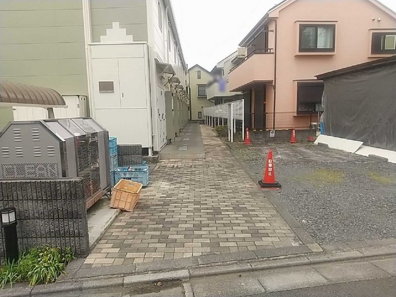 レオパレスウエストグリーンリバー エントランス