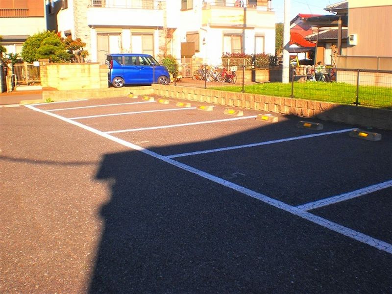 レオパレス匠 駐車場