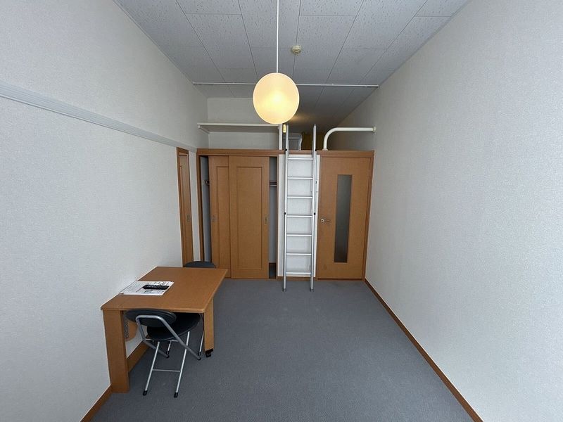 レオパレスパレスフィオーレⅢ 居間