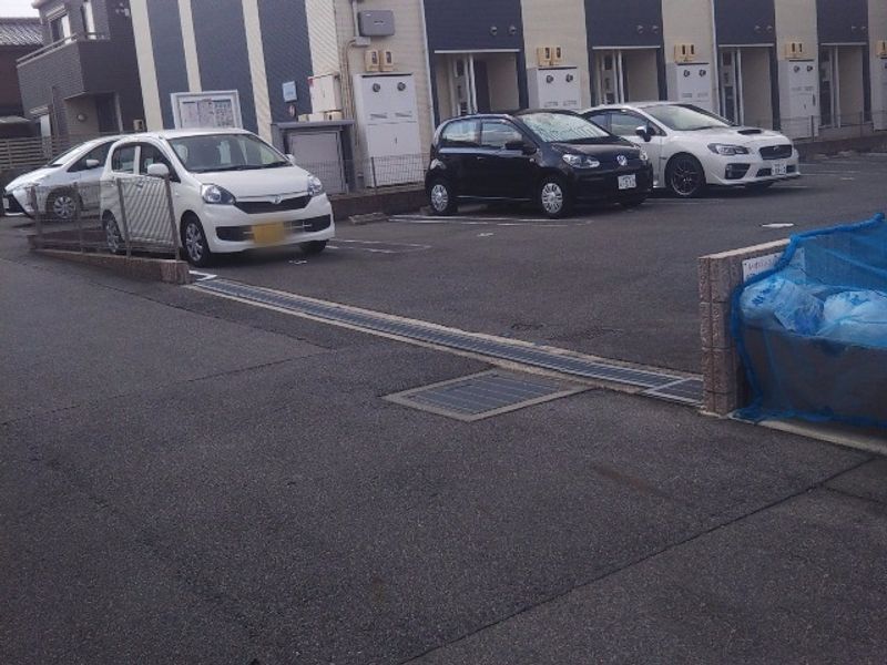 レオネクストオーサムⅡ 駐車場