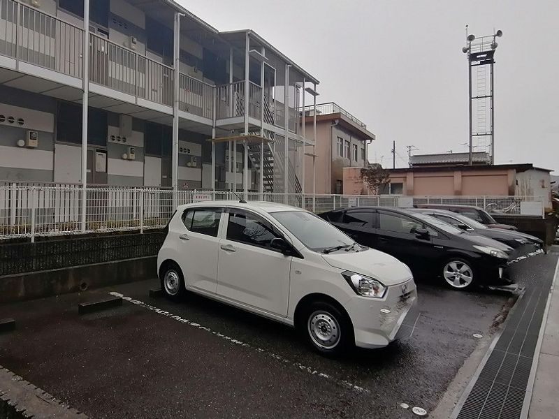 レオパレスはーとぼっくすＳ 駐車場