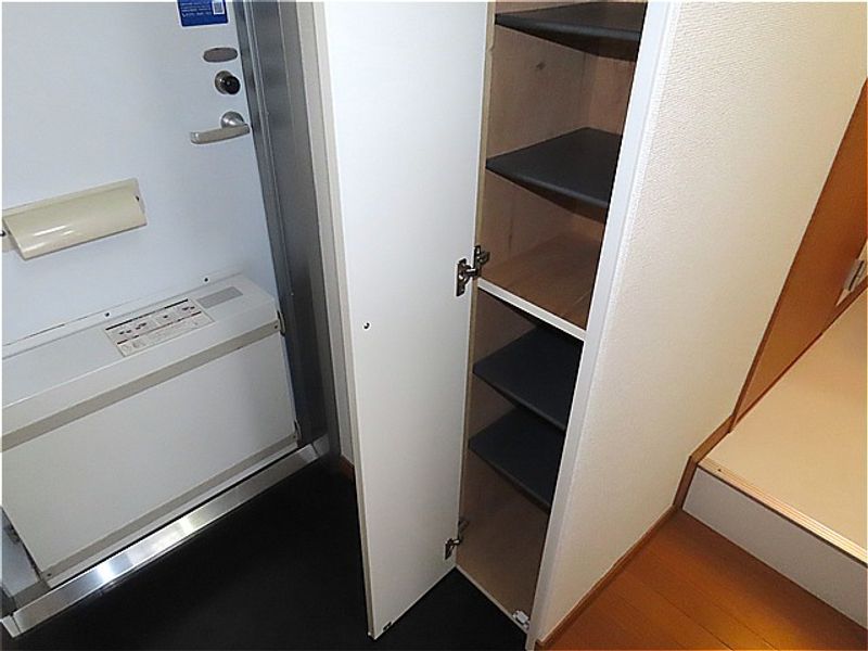 レオパレスエトワール 玄関