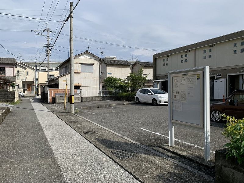 レオネクストラペ 駐車場