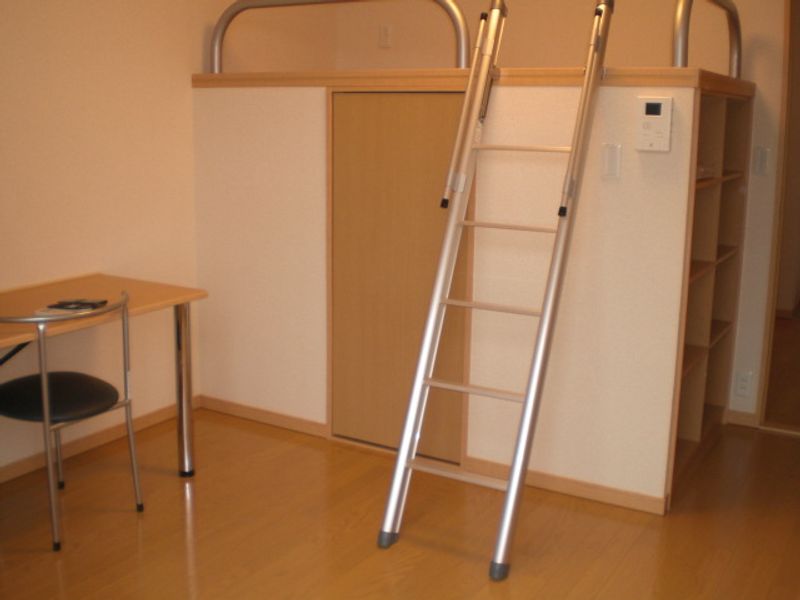レオパレスアンジェ 居間