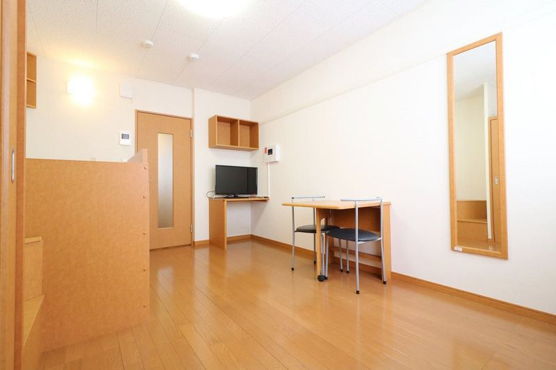 レオパレス宇治川 居間