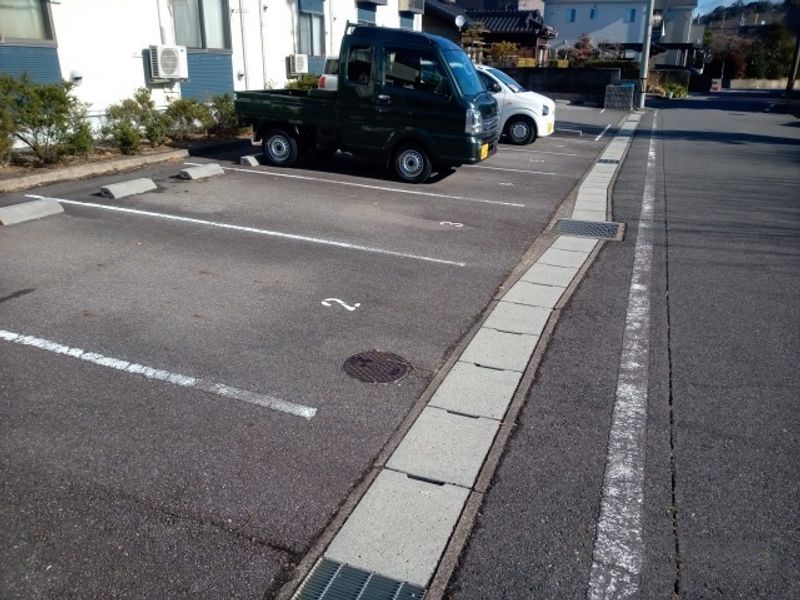 レオネクストロードスカイ 駐車場