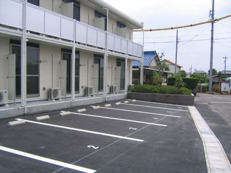 レオネクスト橋爪中サニー 駐車場