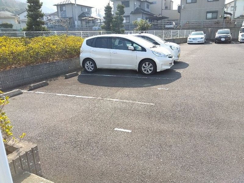 レオネクストＹ＆Ｋ　Ⅰ 駐車場