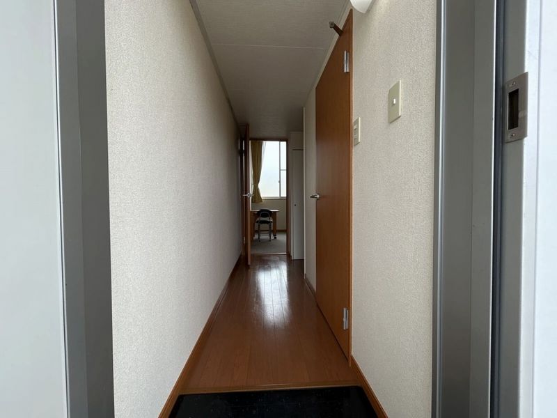 レオパレス司 玄関