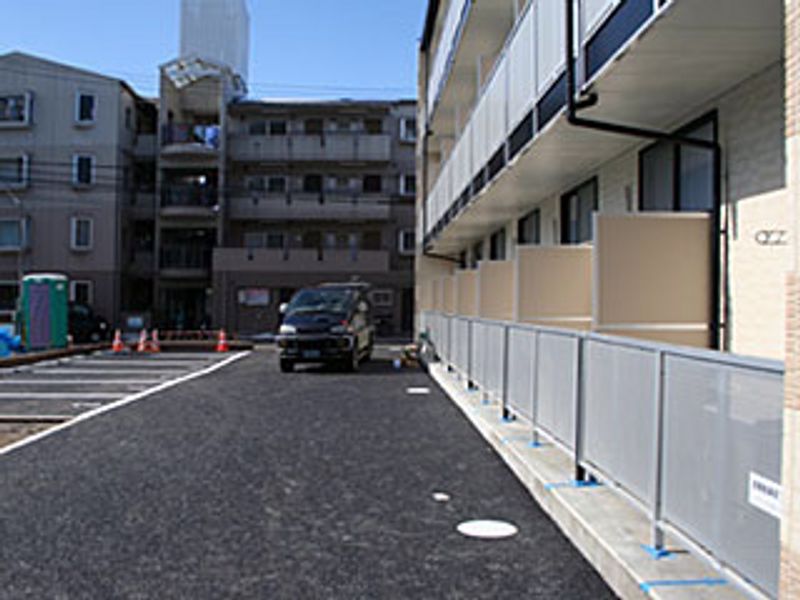 レオパレスストーリア 駐車場