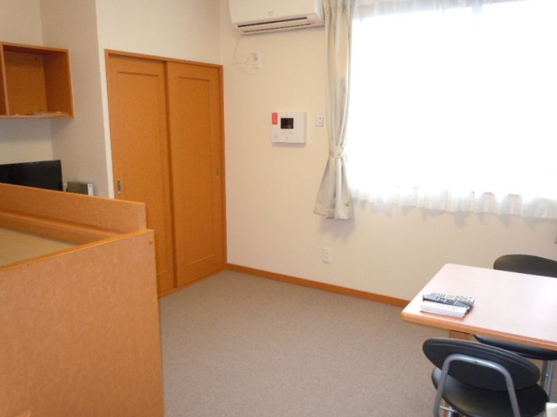 レオパレス橘 寝室