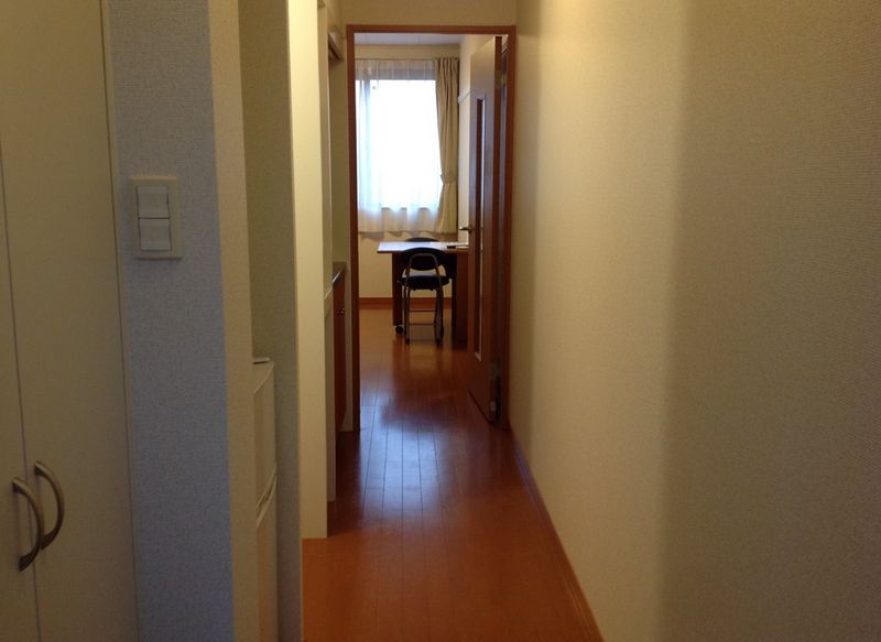 レオパレスグランデ 玄関