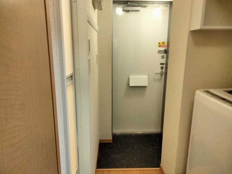 レオパレス西本郷 玄関