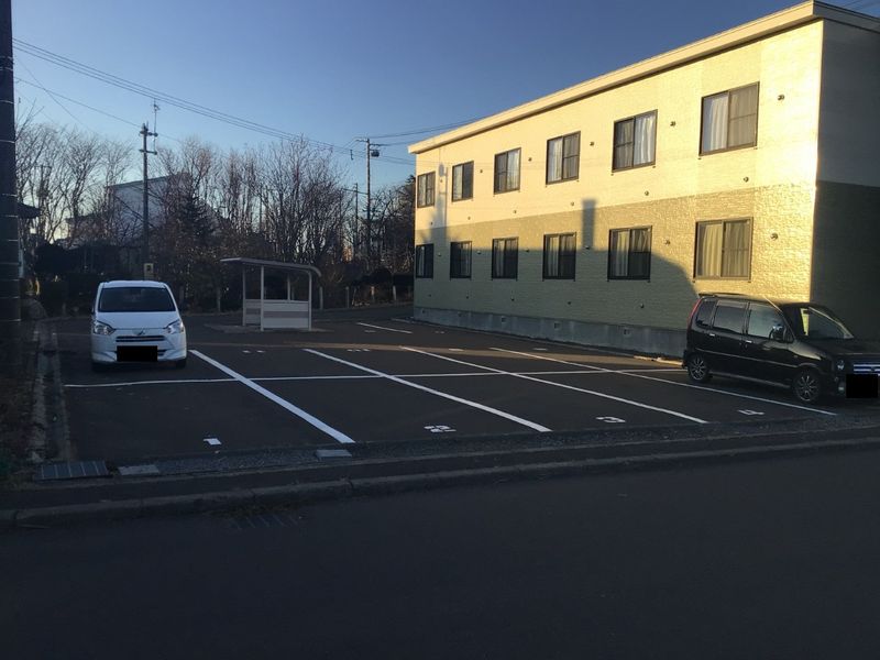 レオパレス桜ヶ岡 駐車場
