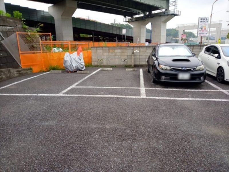 レオパレスコンフォールＫ＆Ｋ 駐車場