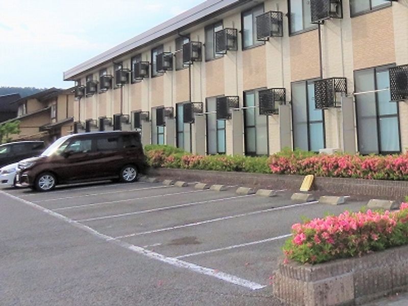 レオパレスノヴェル 駐車場