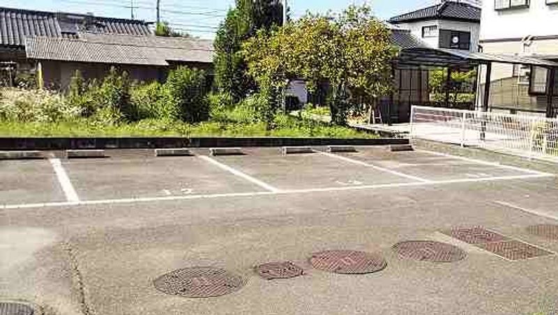 レオパレス開成 駐車場