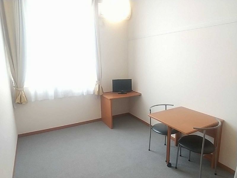 レオパレス寿 居間