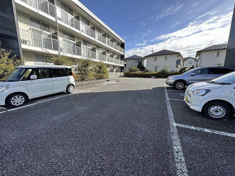 レオパレスシエル 駐車場