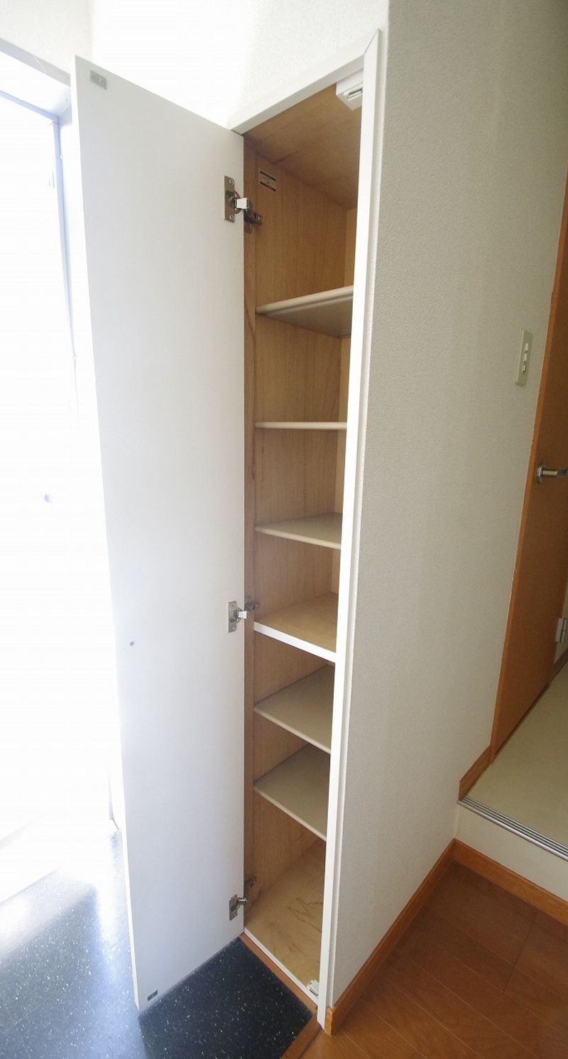 レオパレス横木 玄関