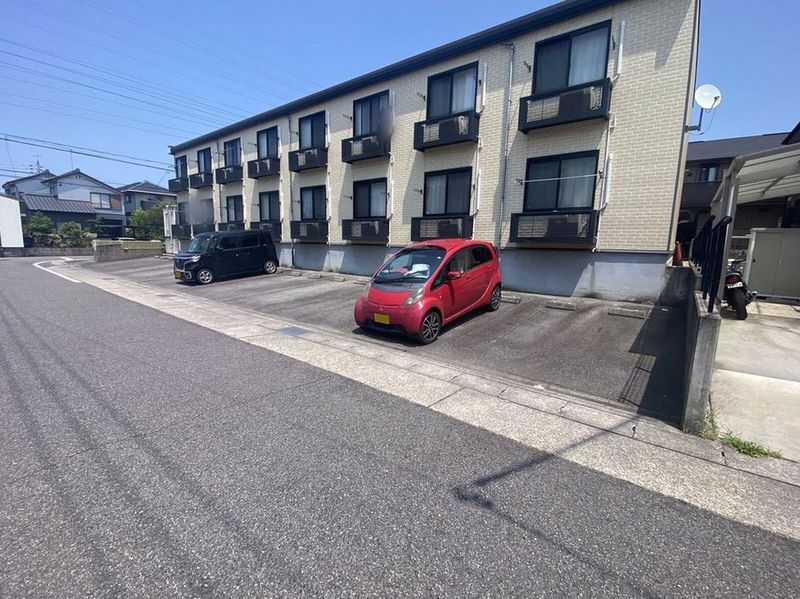 レオパレスさくら 駐車場