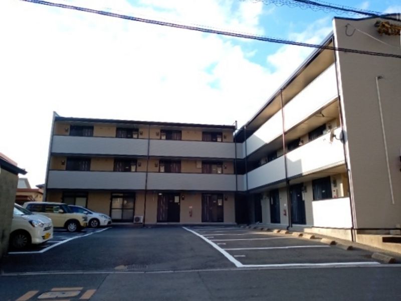レオパレスラフォーレ二日市 外観