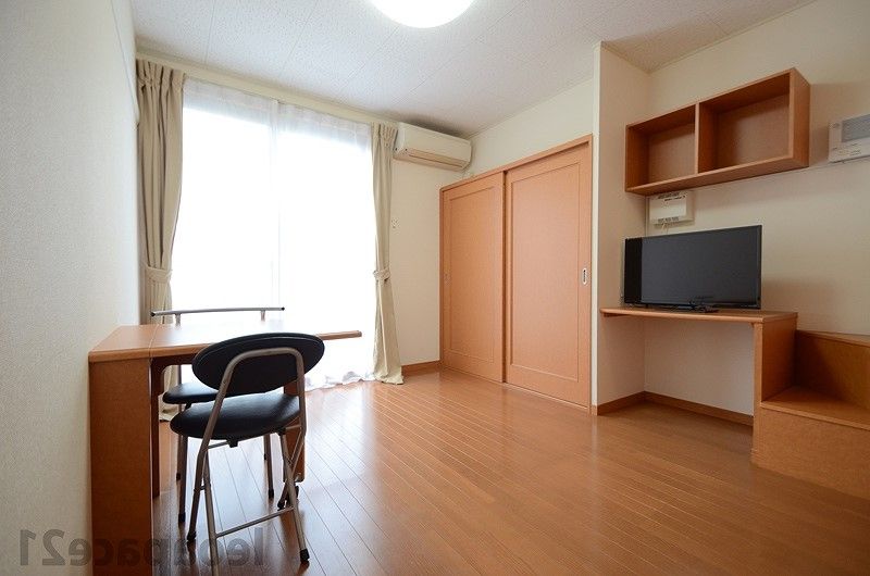 レオパレスアーク 居間