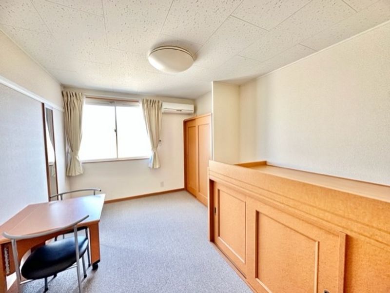 レオパレスグリーンヒル古宮 居間