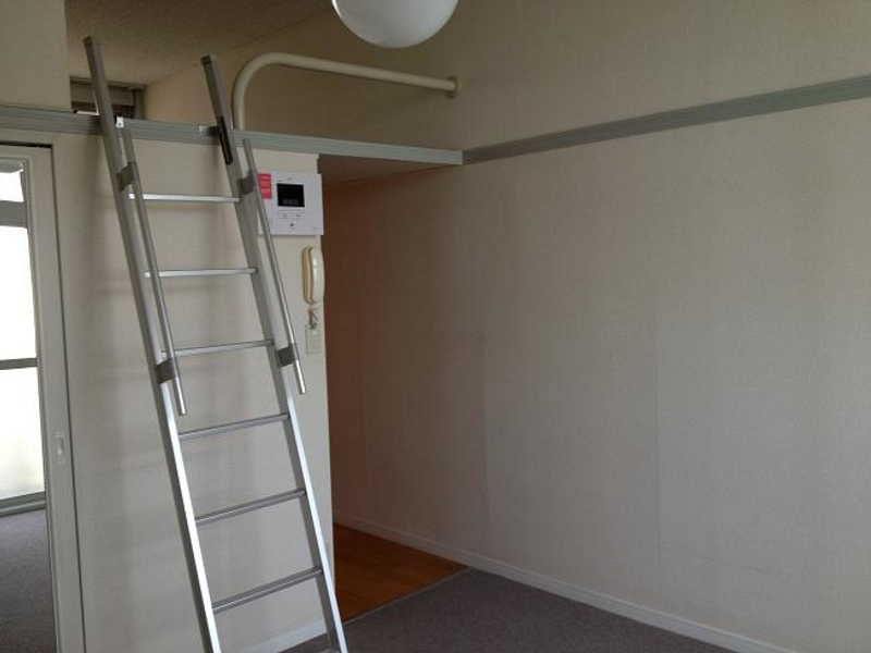 レオパレスサンコートオンダ 居間