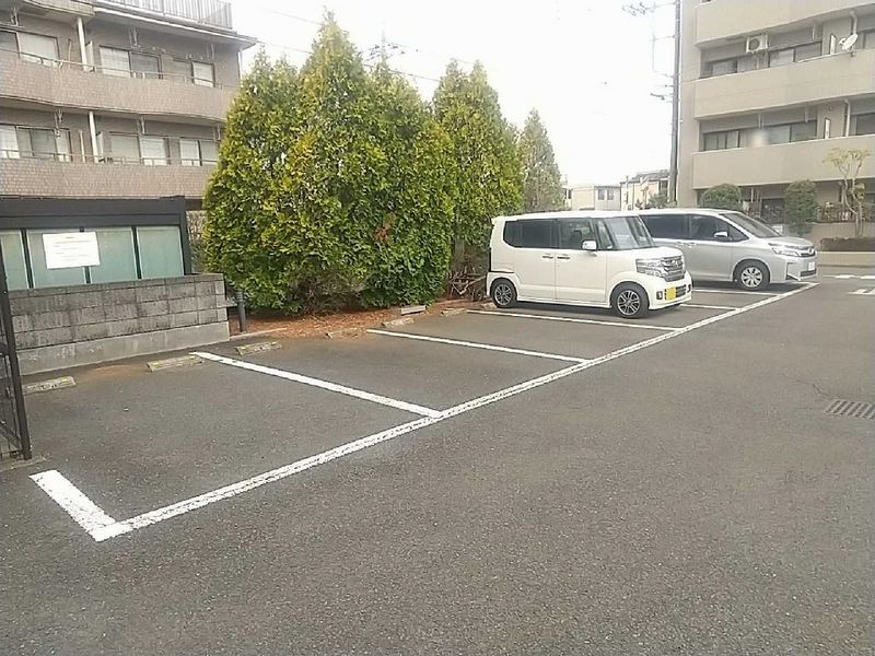レオパレスあおば 駐車場