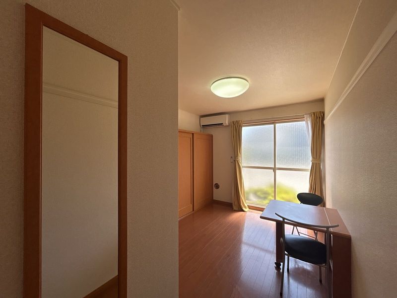 レオパレスシェルコート 居間