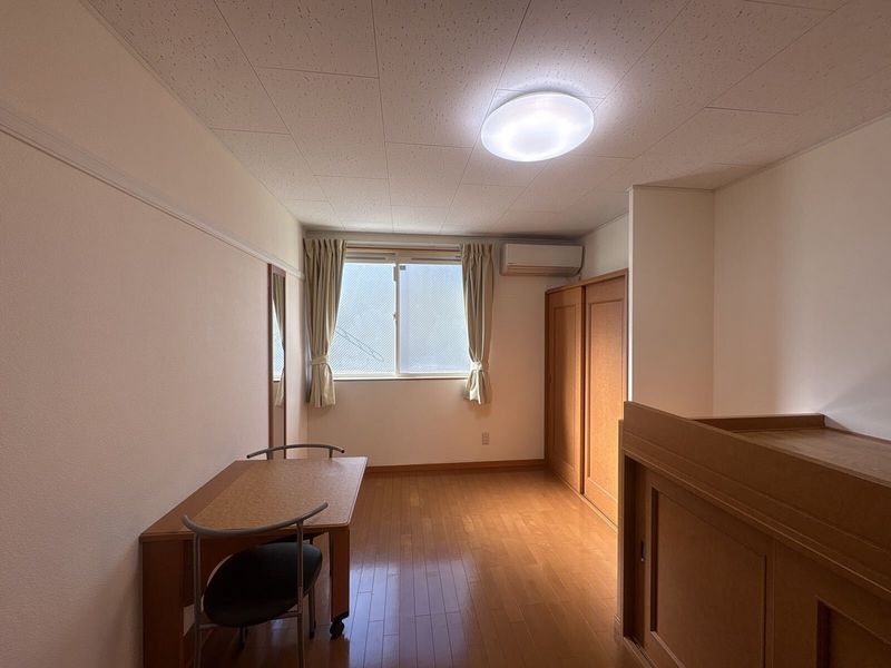 レオパレスコンフィアンス 居間